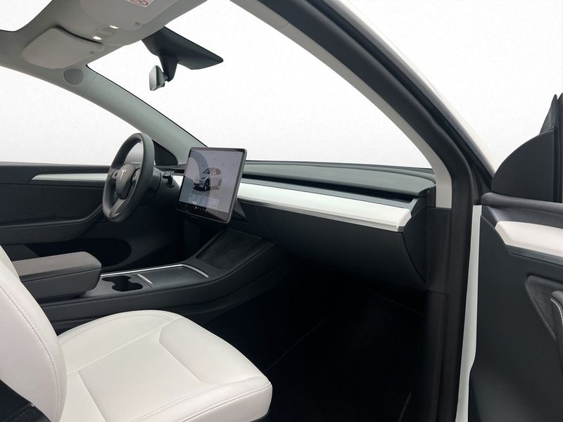 Tesla Model Y bild 33