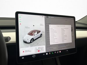 Tesla Model Y bild 18