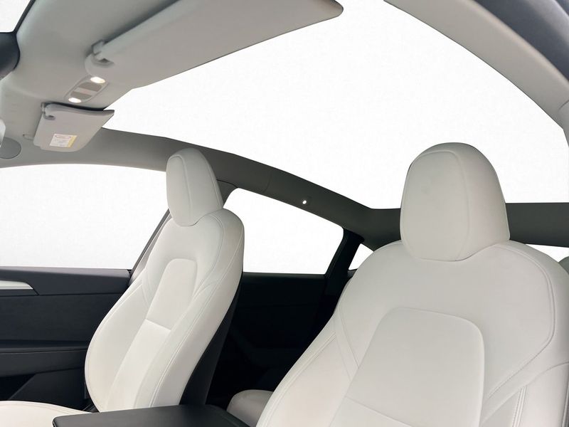 Tesla Model Y bild 14
