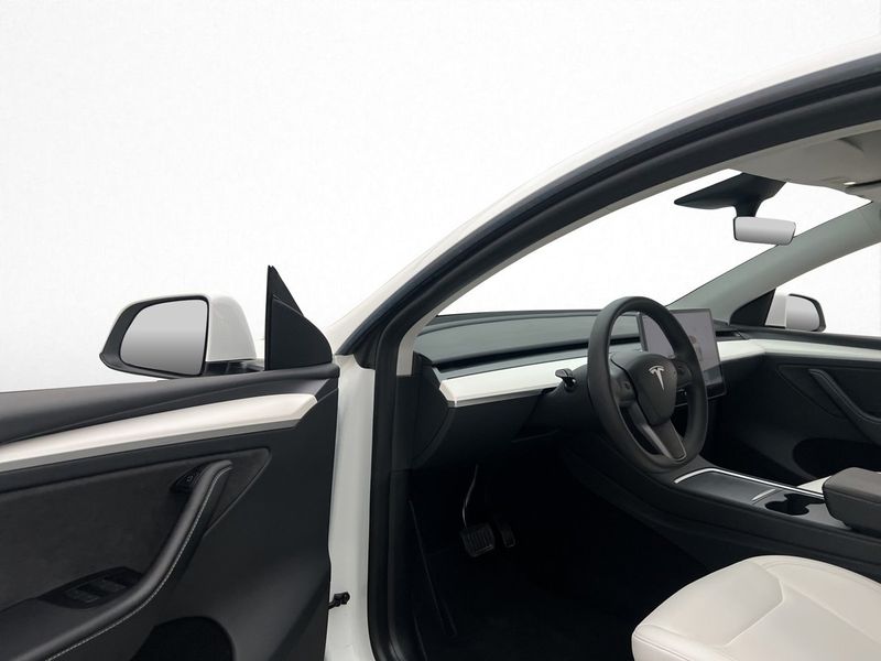 Tesla Model Y bild 32