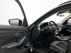 BMW 330 bild 10