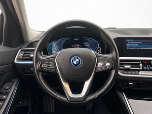 BMW 330 bild 13
