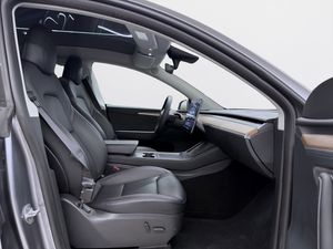 Tesla Model Y bild 15