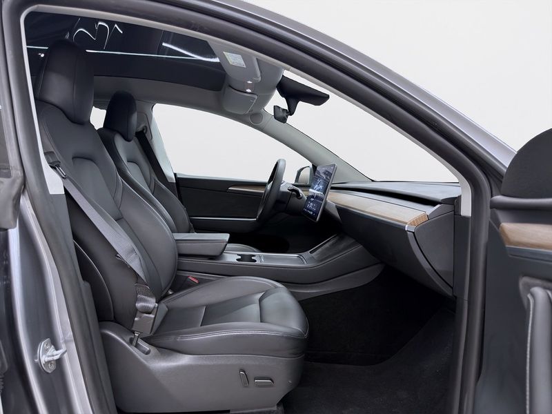 Tesla Model Y bild 15