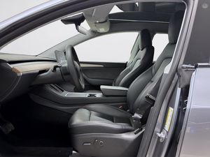 Tesla Model Y bild 8