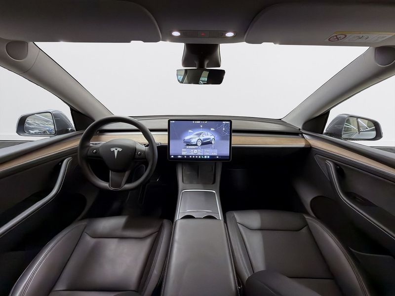 Tesla Model Y bild 11