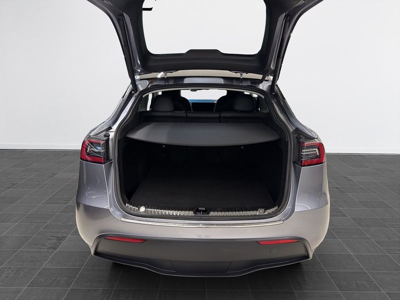 Tesla Model Y bild 16