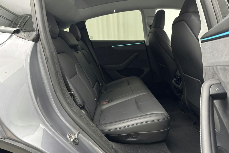 Tesla Model Y bild 8
