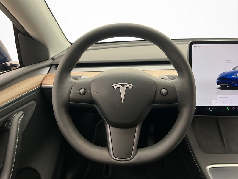 Tesla Model Y bild 15