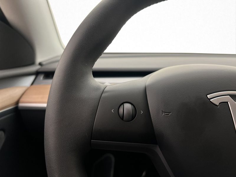 Tesla Model Y bild 19