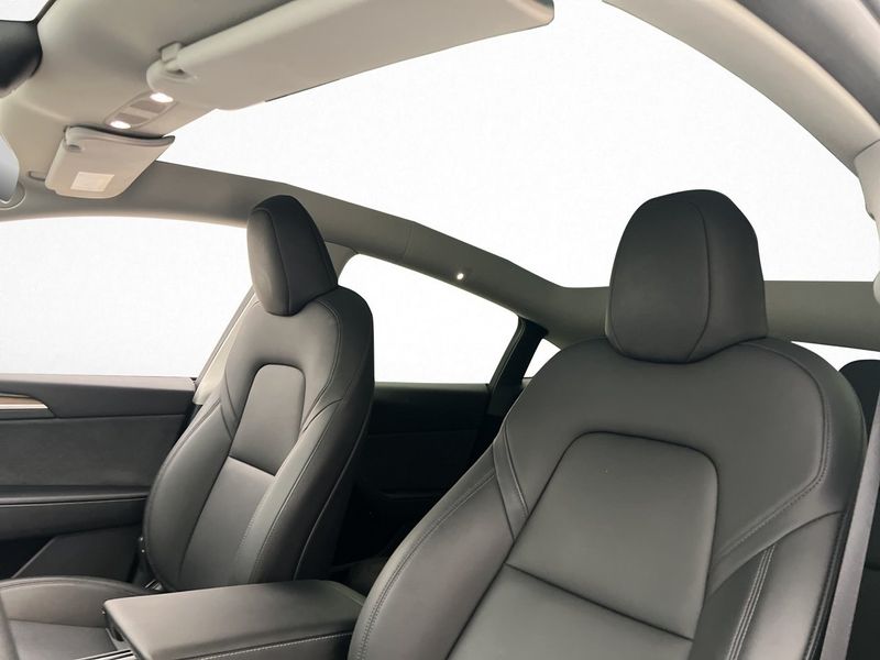 Tesla Model Y bild 18