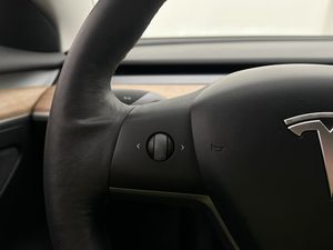 Tesla Model 3 bild 18