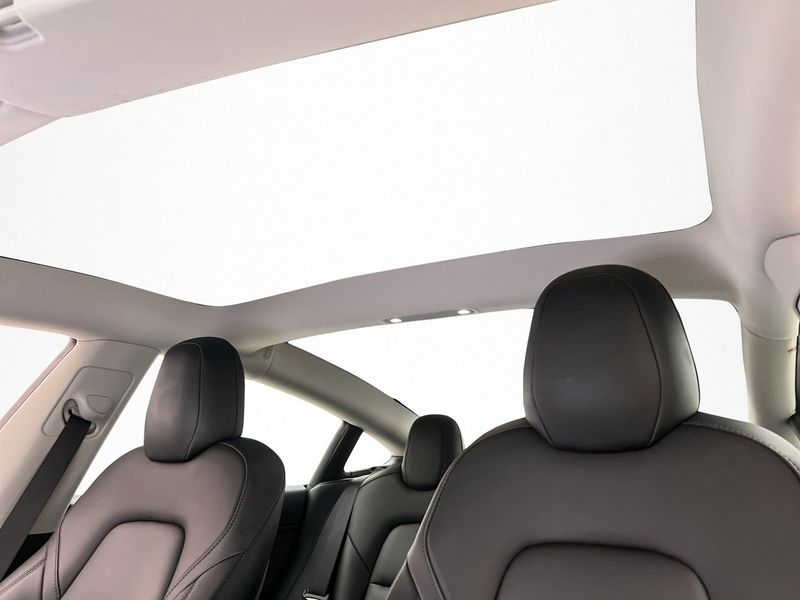 Tesla Model 3 bild 11