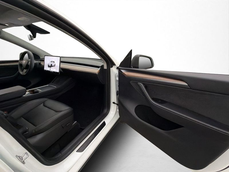 Tesla Model Y bild 28