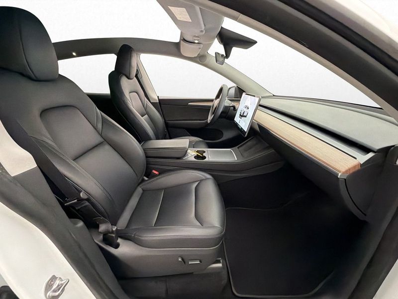 Tesla Model Y bild 27