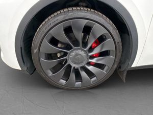 Tesla Model Y bild 32