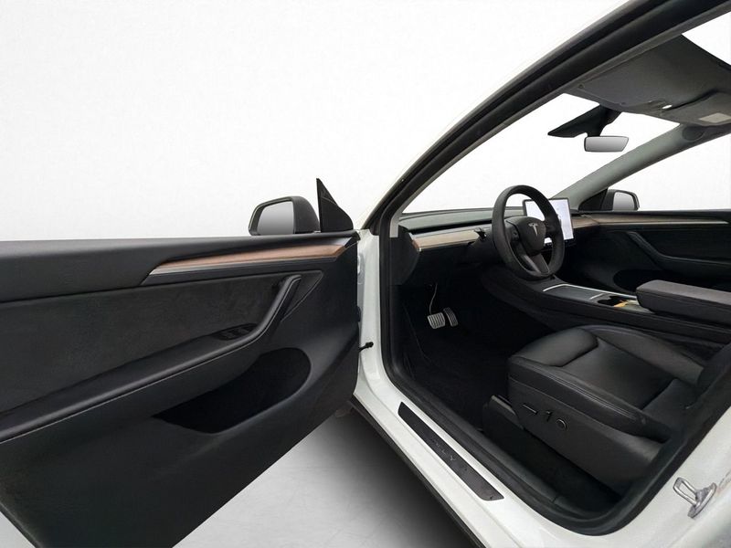Tesla Model Y bild 12