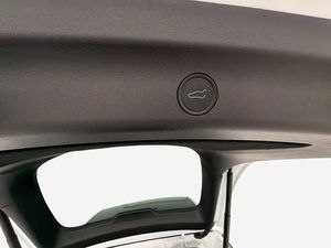 Tesla Model Y bild 31