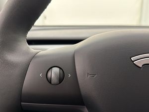 Tesla Model Y bild 17