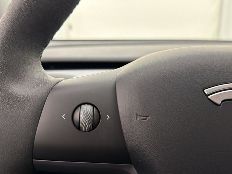 Tesla Model Y bild 17