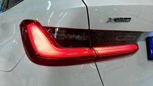 BMW 330 bild 15