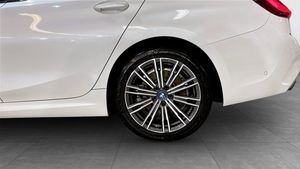 BMW 330 bild 6