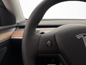 Tesla Model Y bild 15