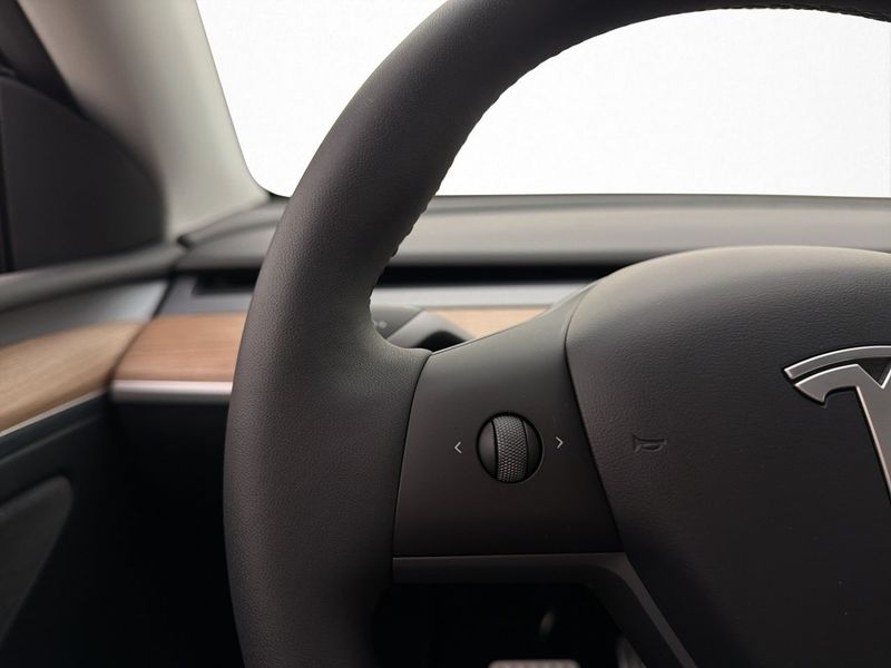 Tesla Model Y bild 15