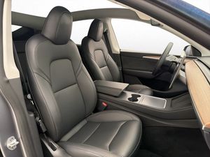 Tesla Model Y bild 27