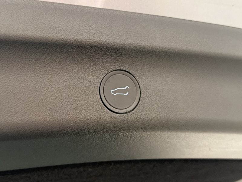 Tesla Model Y bild 30
