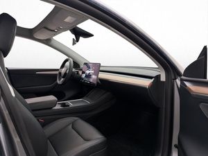 Tesla Model Y bild 28