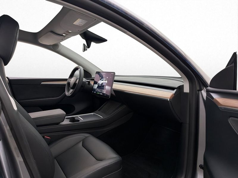Tesla Model Y bild 28