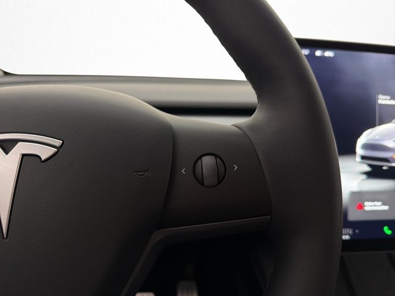 Tesla Model Y bild 16