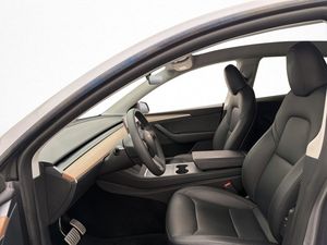 Tesla Model Y bild 12