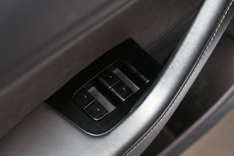 Tesla Model 3 bild 11