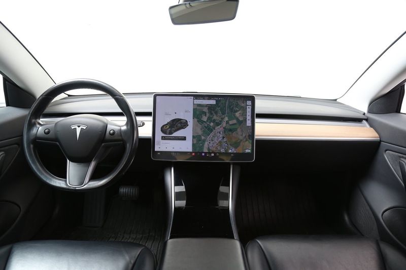 Tesla Model 3 bild 18