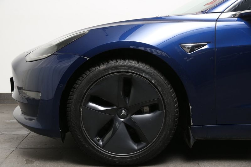 Tesla Model 3 bild 7