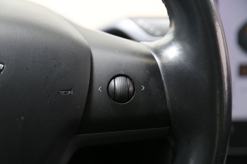 Tesla Model 3 bild 17