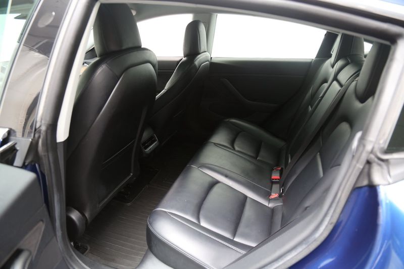 Tesla Model 3 bild 21