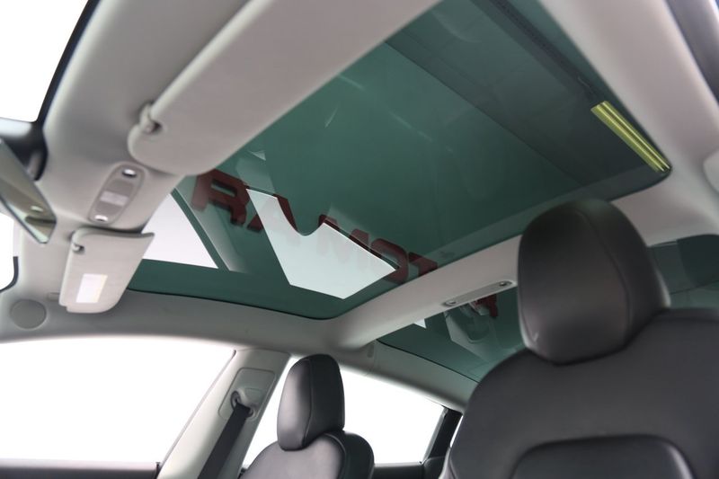 Tesla Model 3 bild 13