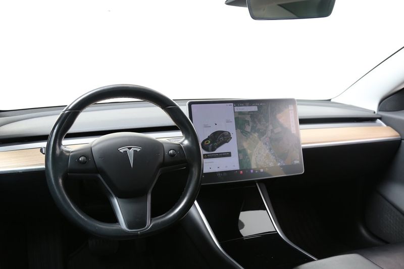 Tesla Model 3 bild 14