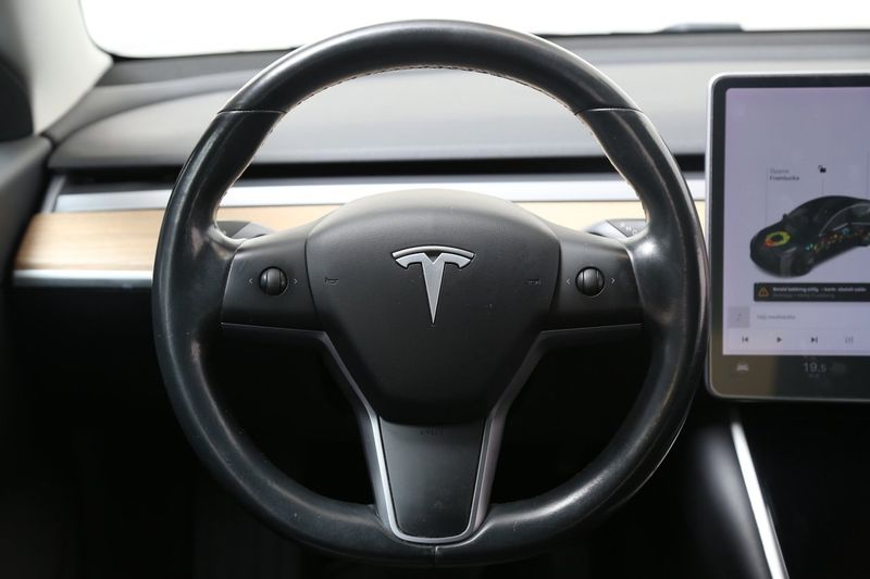 Tesla Model 3 bild 16