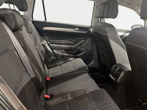 Volkswagen Passat bild 8