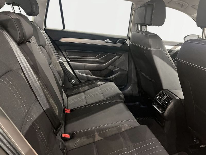 Volkswagen Passat bild 8