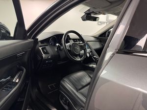 Jaguar E-Pace bild 2