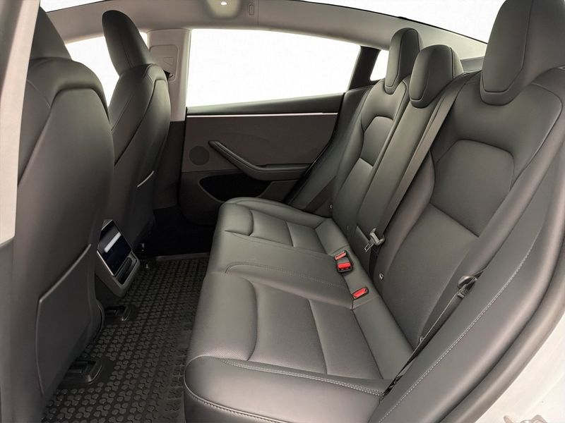 Tesla Model 3 bild 15