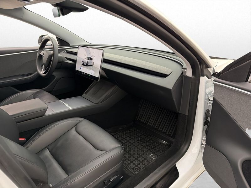 Tesla Model 3 bild 17
