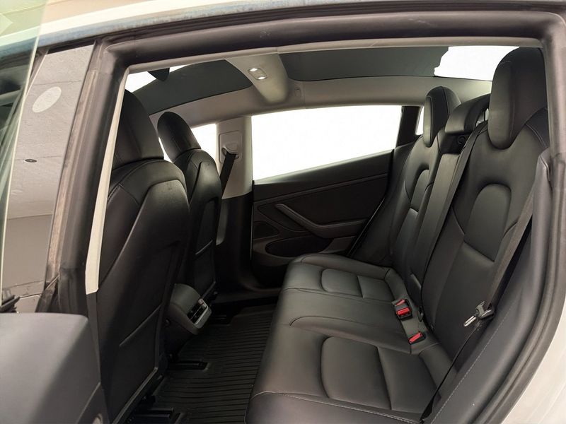 Tesla Model 3 bild 14