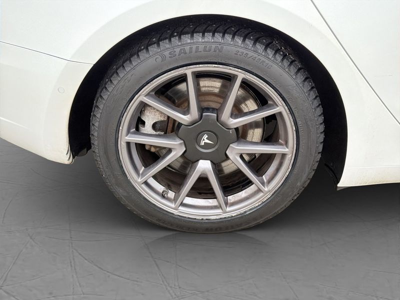 Tesla Model 3 bild 32