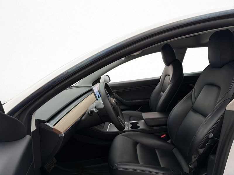 Tesla Model 3 bild 18